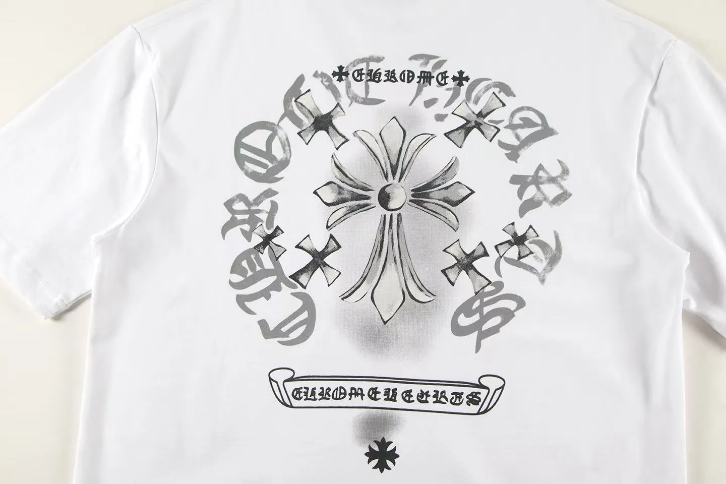 🅿️146 Style: 2025 new Croix Heart short-sleeved T-shirt Material: High version 300g double yarn combed cotton Size: S～XL Color: White Style number: Z019